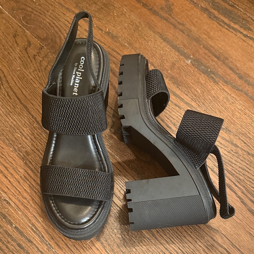 Steven Madden Black Chunky heeled Sandals NWOT